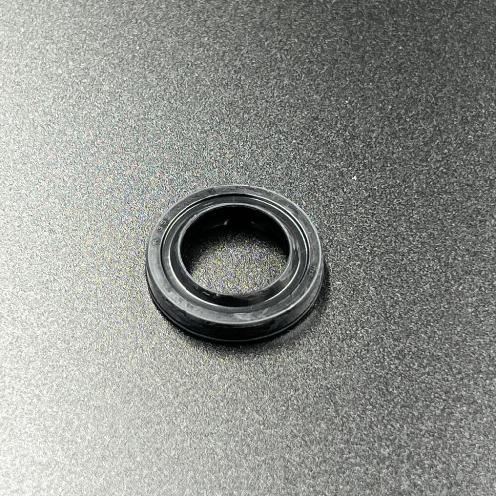 Уплотнение штока гидроподъема Yamaha 225-250, F200-300 (61A-43822-00) (Yamaha)