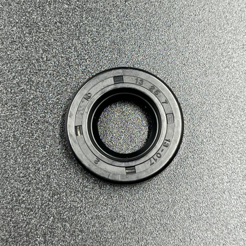 Сальник Suzuki (09282-13L01) (12.5x25x7) (Suzuki)